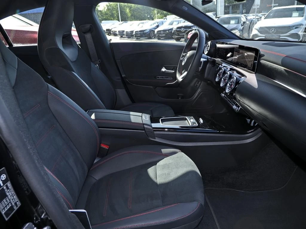 Mercedes-Benz-CLA 200-image-11