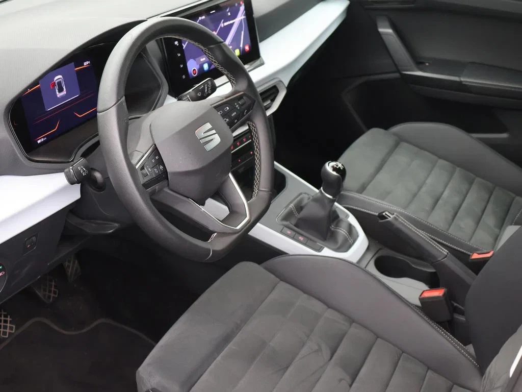 SEAT-Arona-image-15