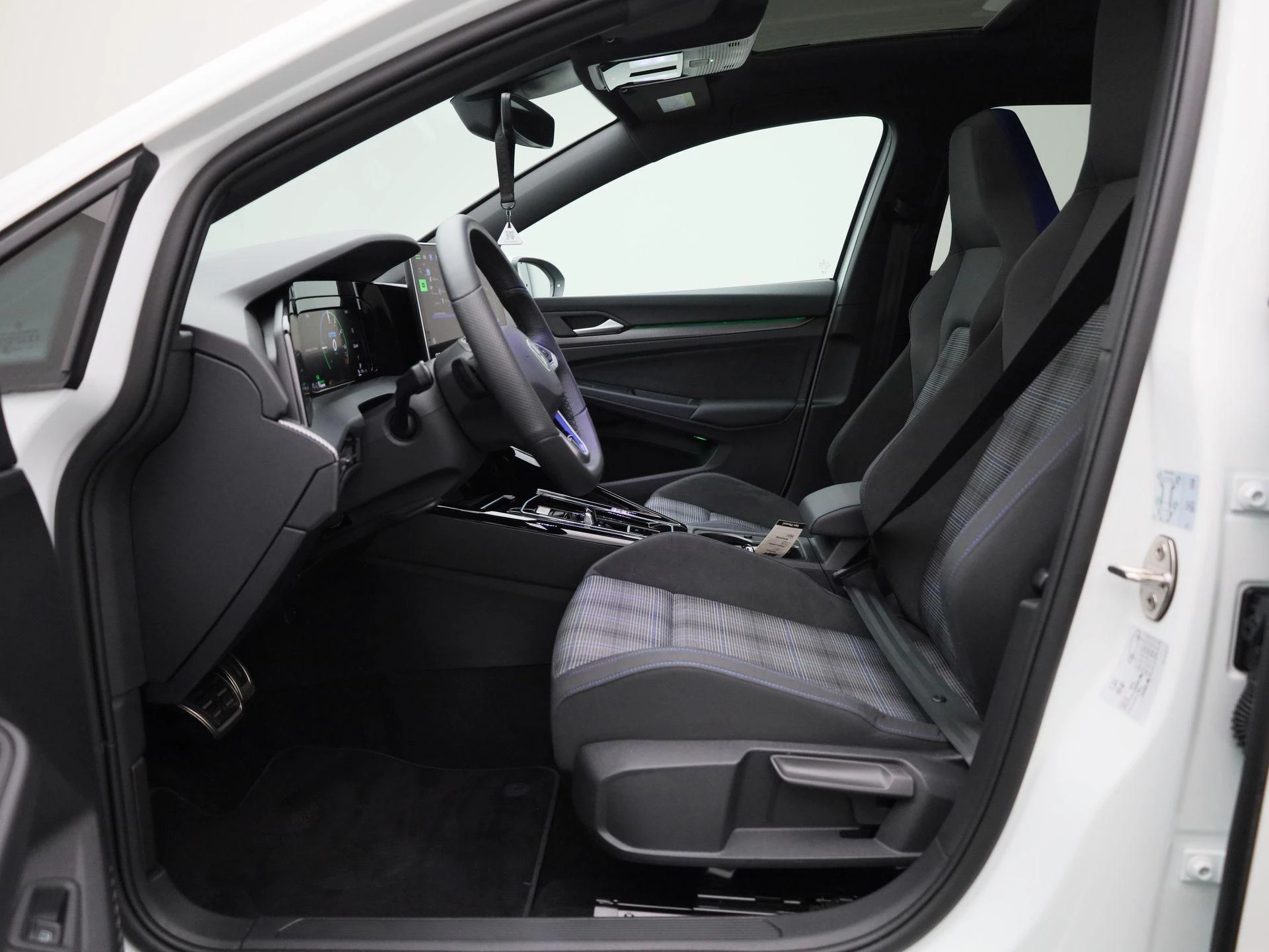 Volkswagen-Golf-image-10