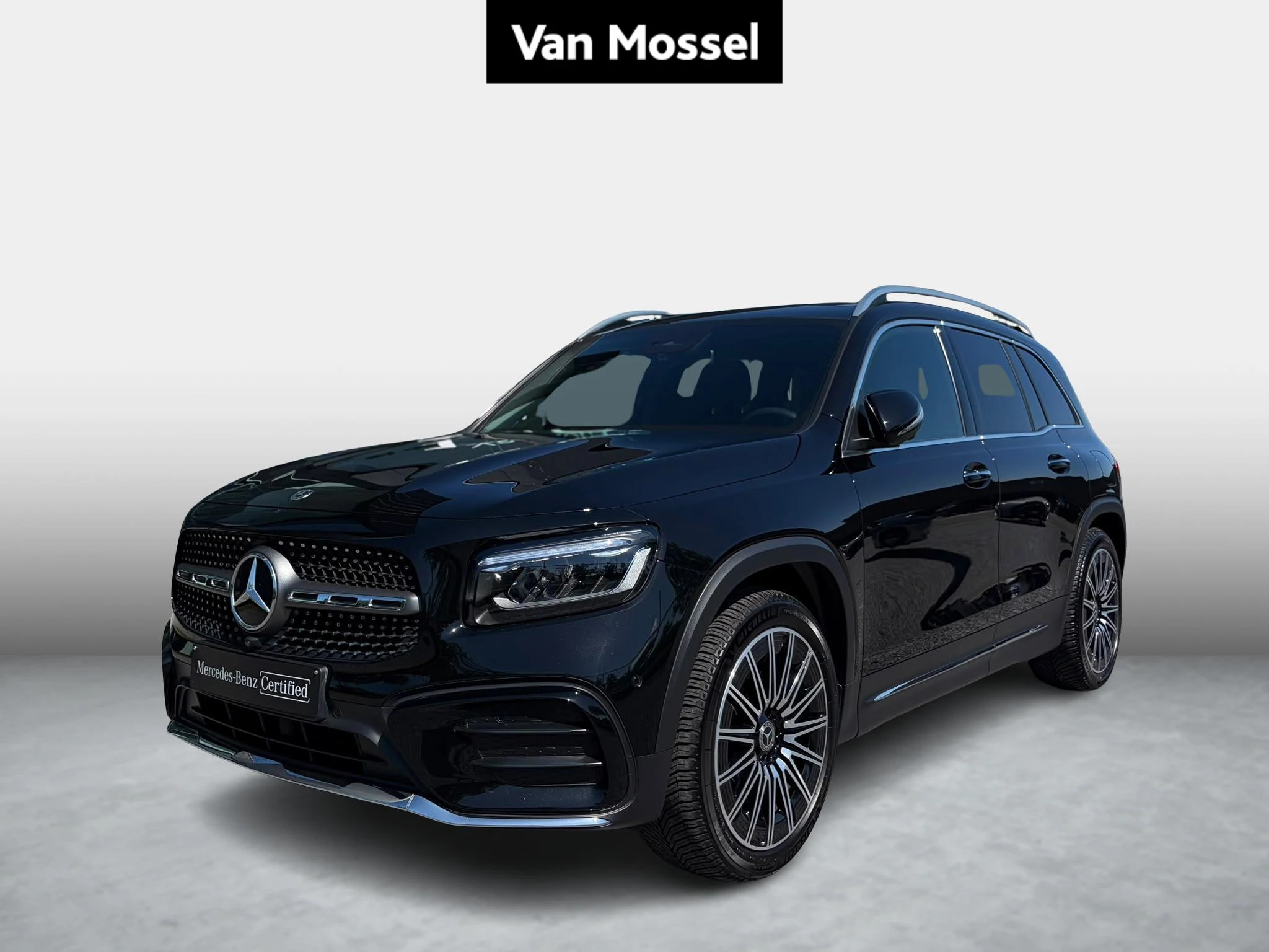 Mercedes-Benz-GLB-image-0