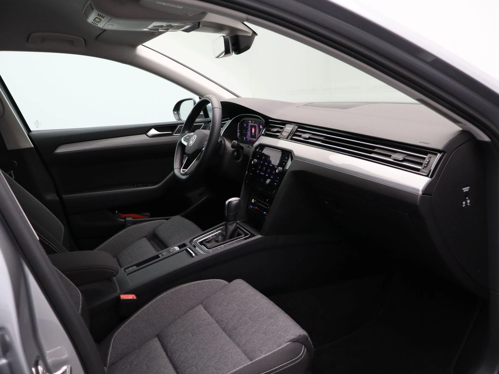 Volkswagen-Passat-image-28