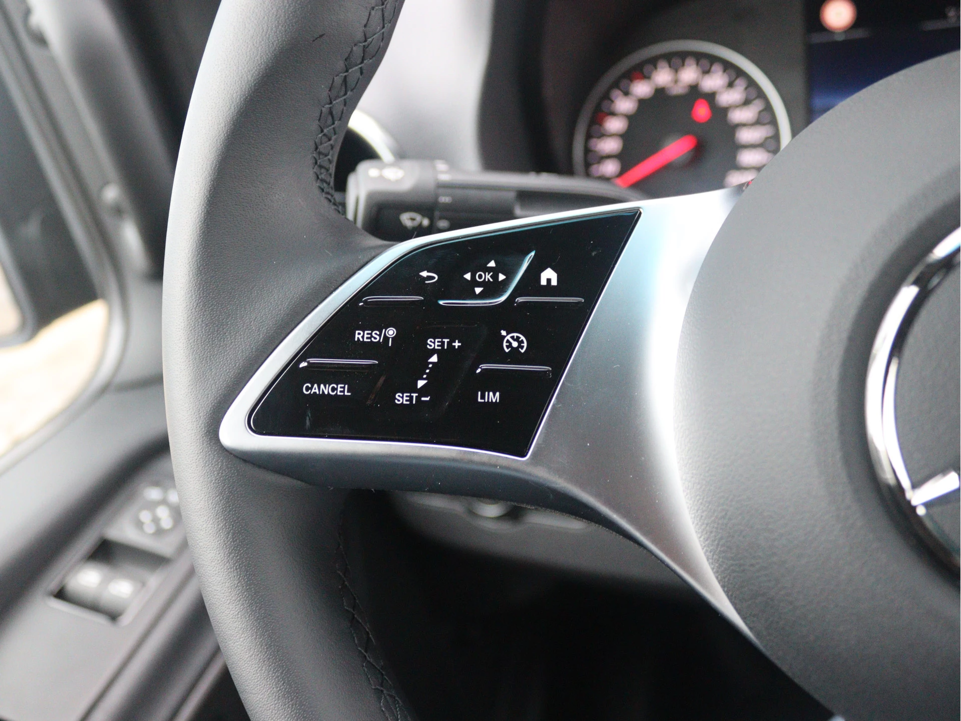 Mercedes-Benz-Sprinter-image-6