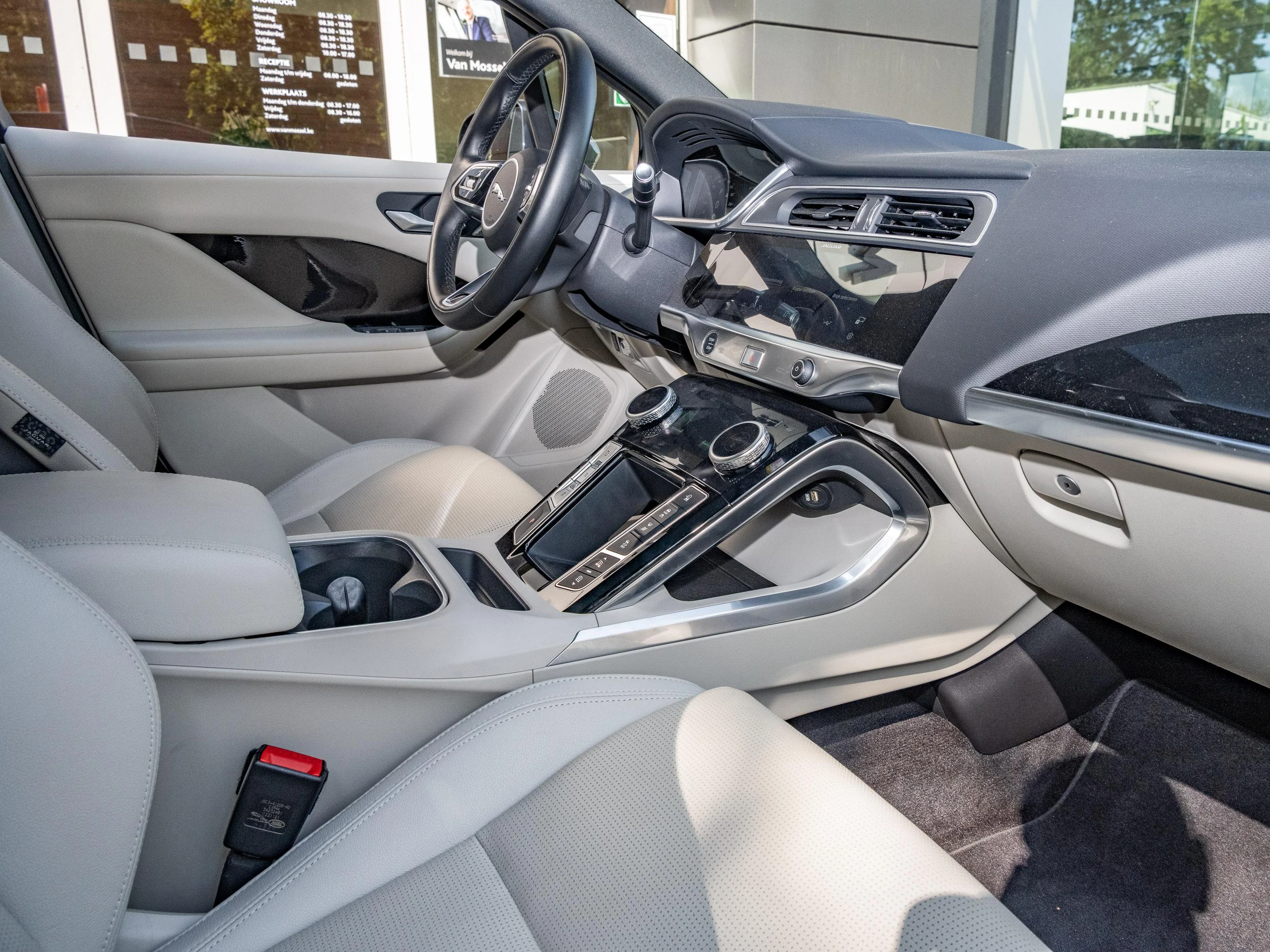 Jaguar-I-PACE-image-22