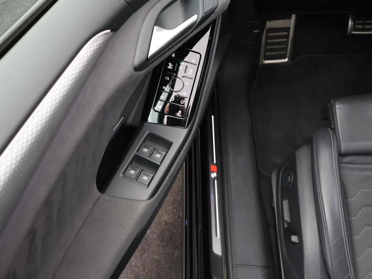 Audi-A6 Avant e-tron-image-10