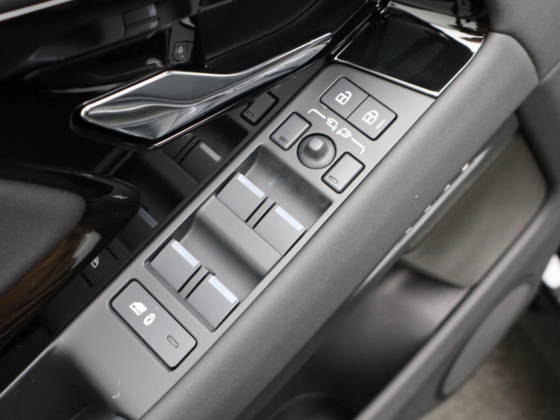 Land Rover-Range Rover Evoque-image-26