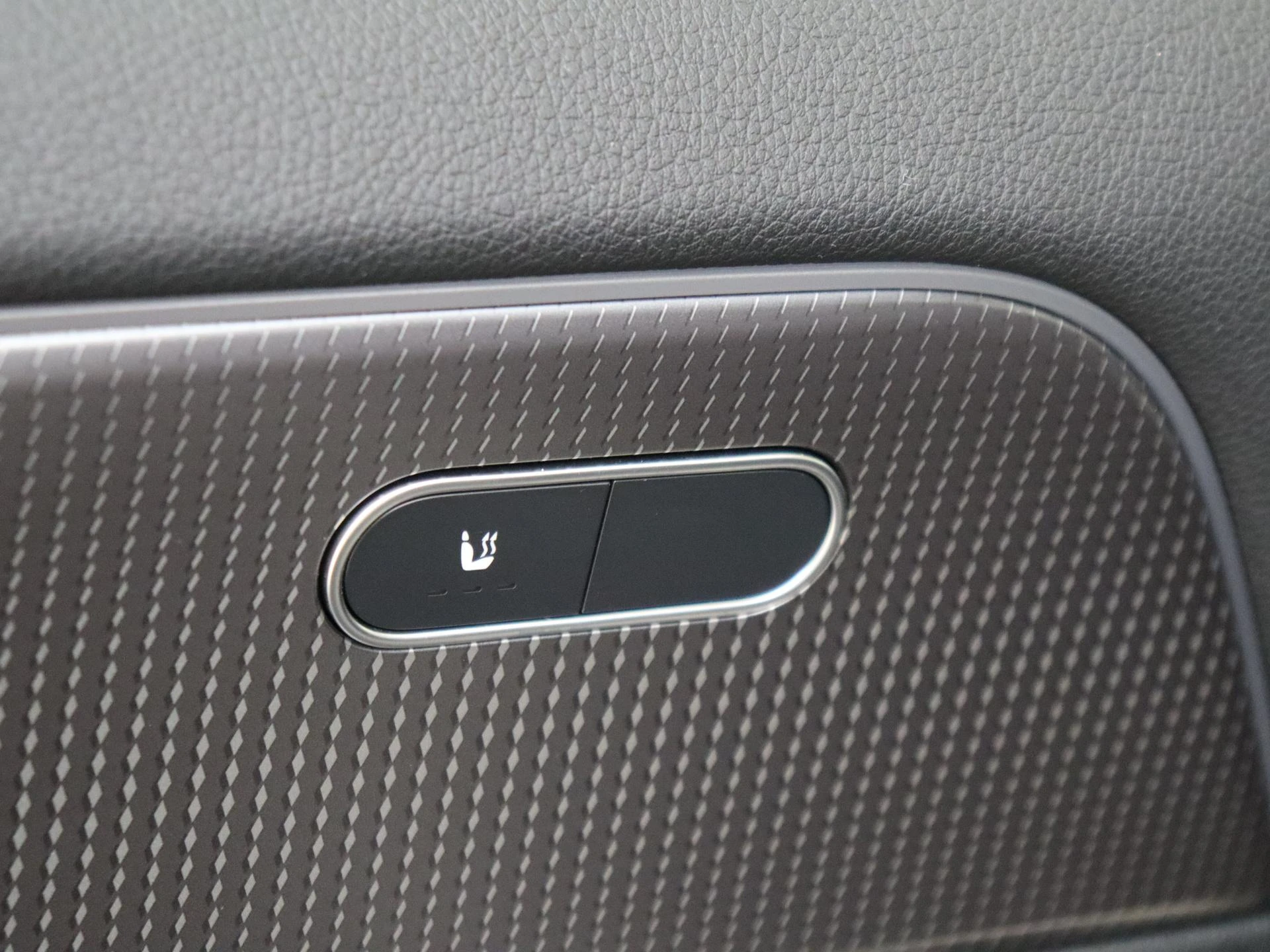 Mercedes-Benz-EQA-image-24