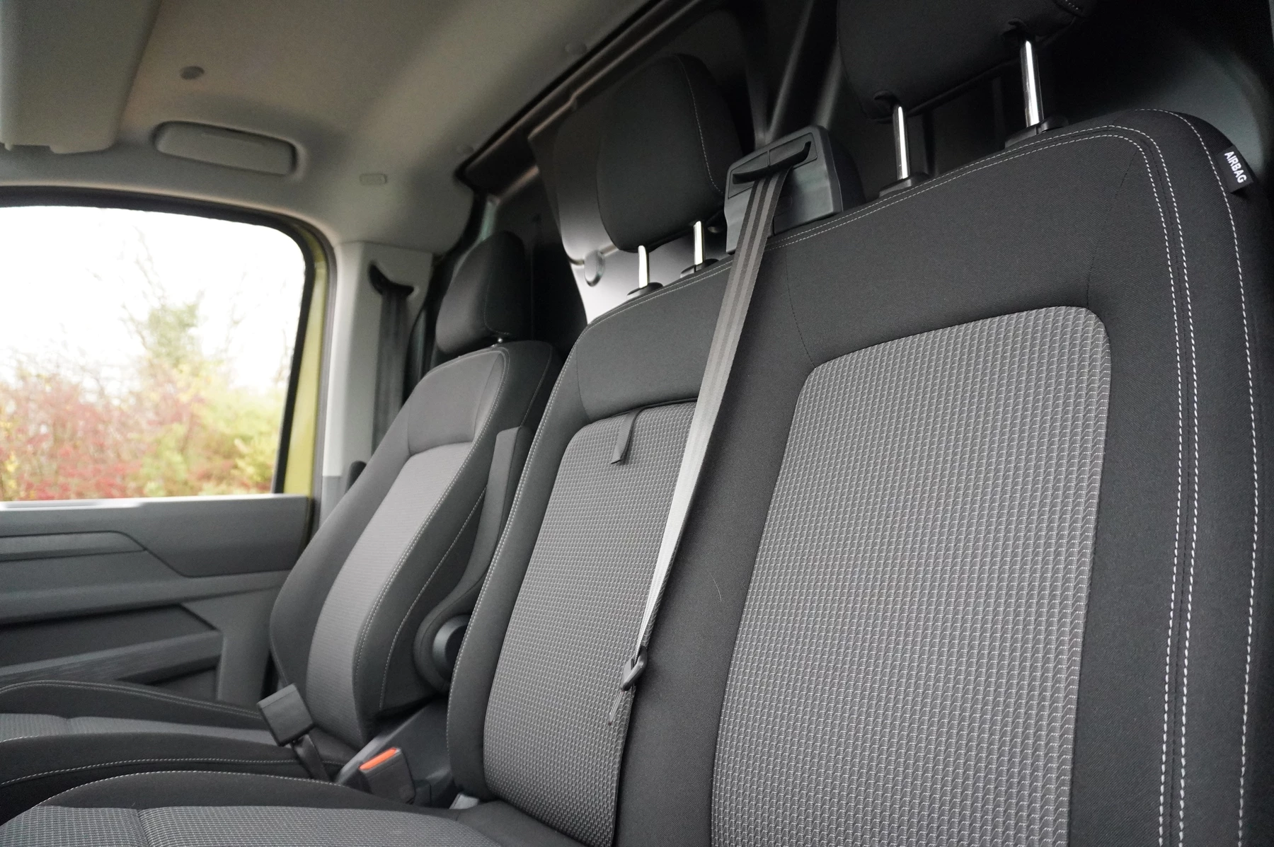 Volkswagen-Transporter-image-7