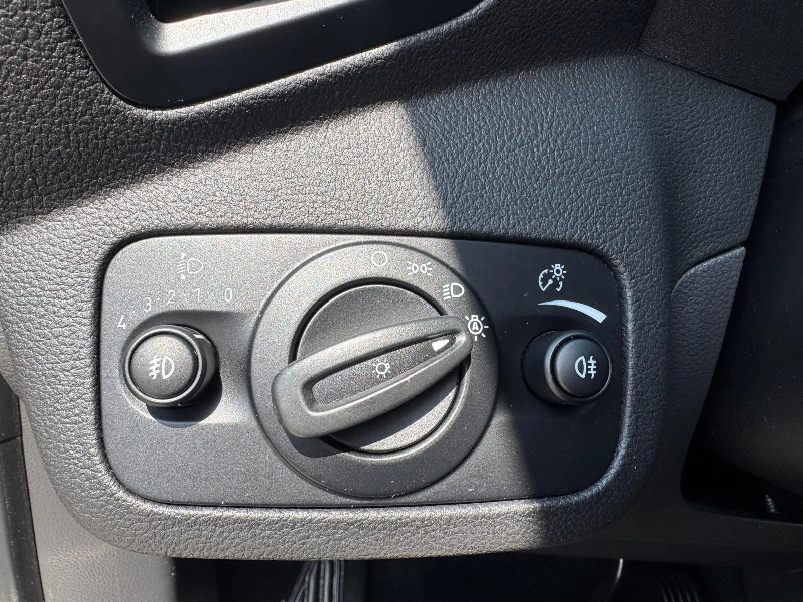 Ford-C-MAX-image-18