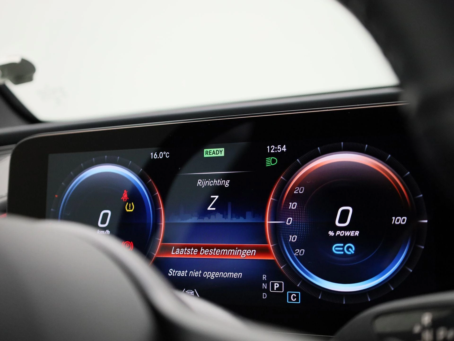 Mercedes-Benz-EQC-image-25
