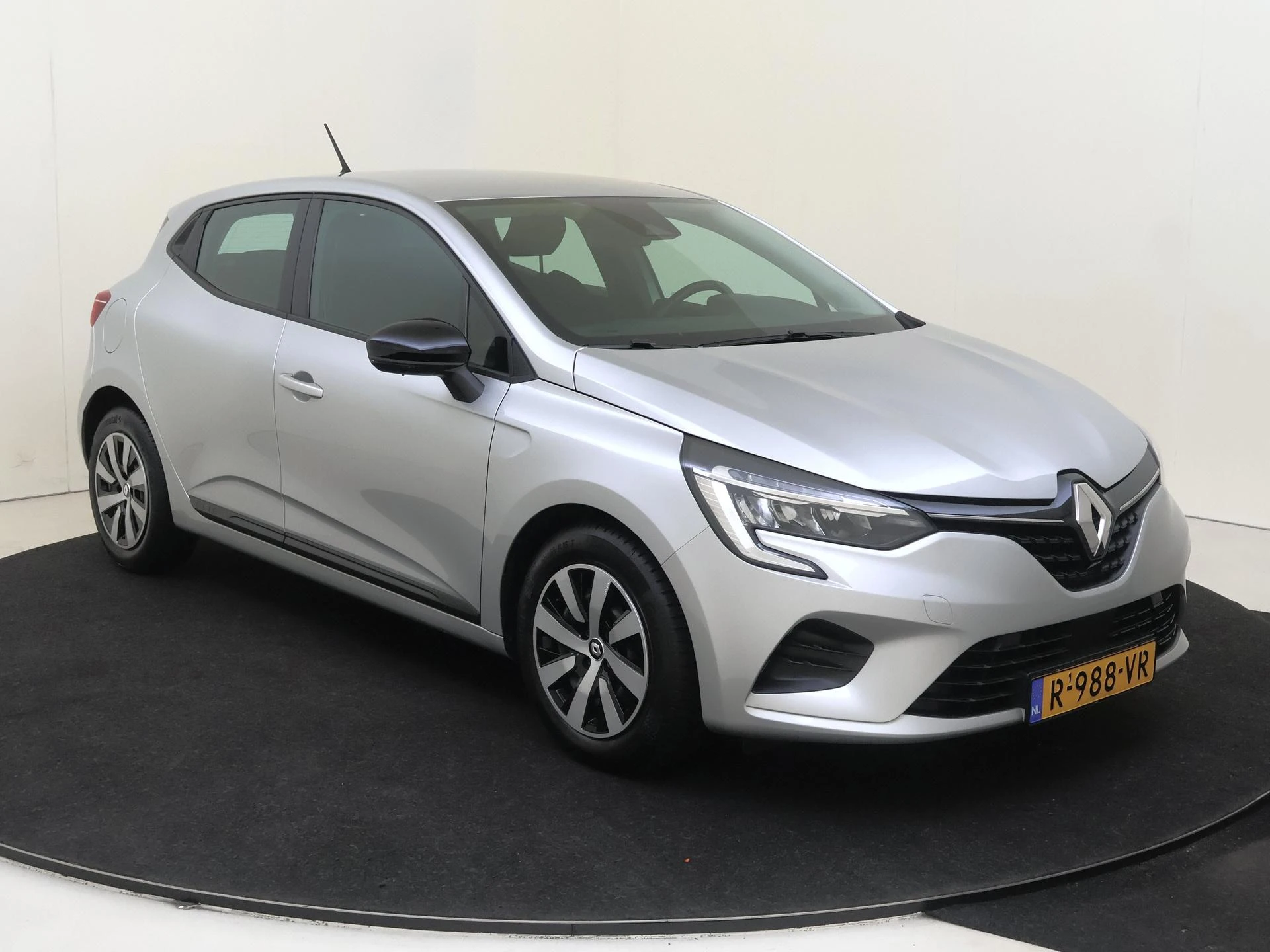Renault-Clio-image-1