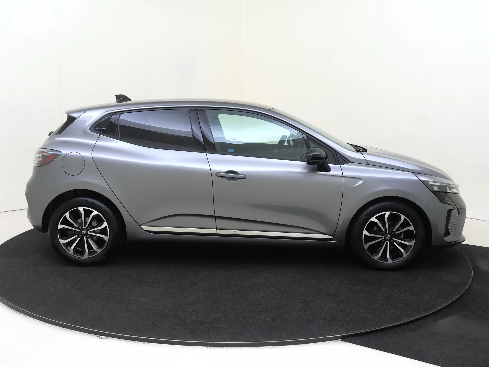 Renault-Clio-image-11