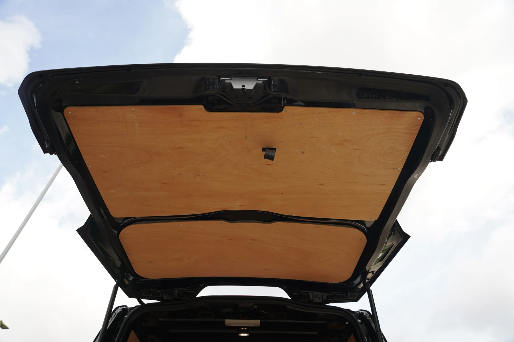 Volkswagen-Transporter-image-11