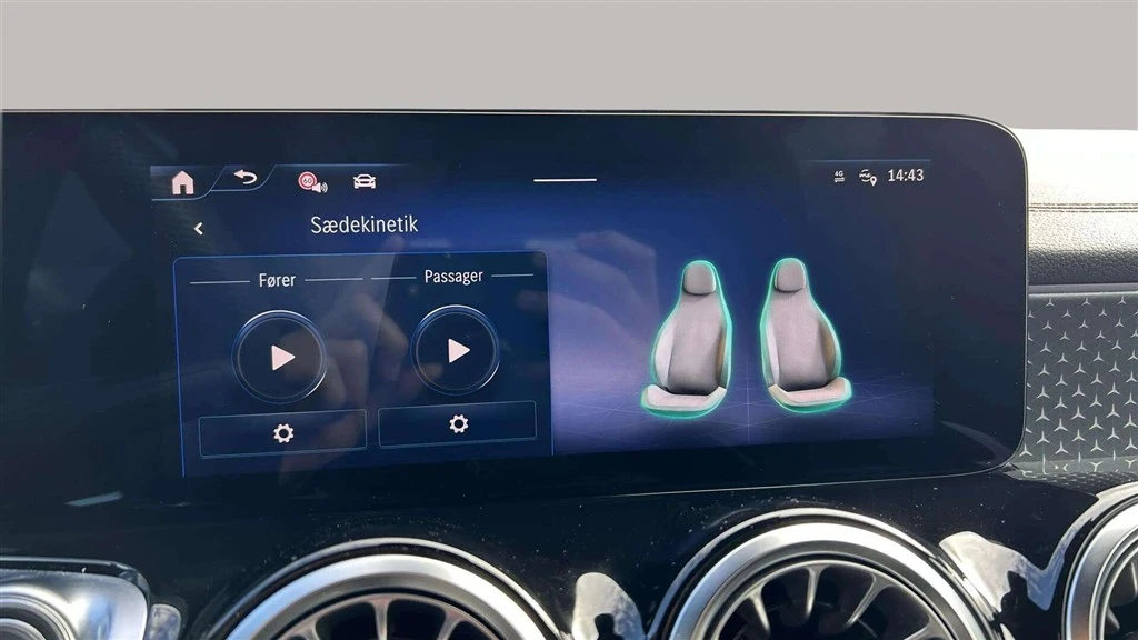 Mercedes-Benz-EQB-image-17