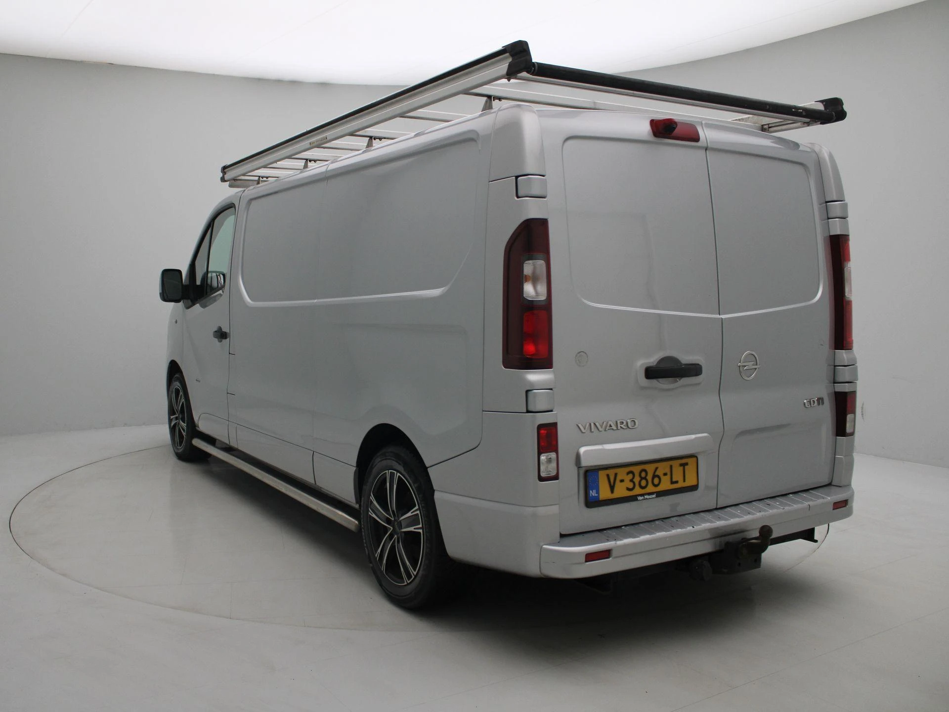 Opel-Vivaro-image-2