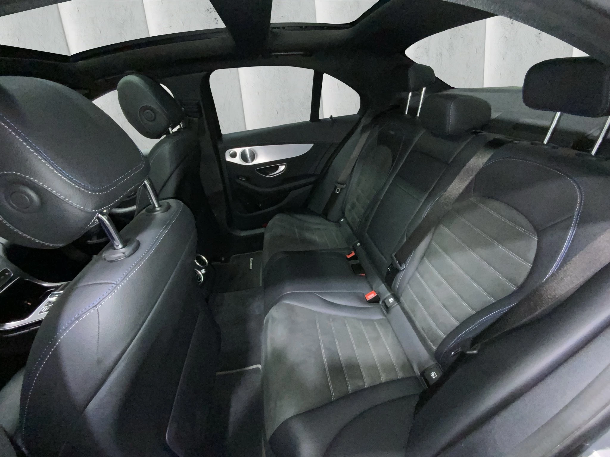 Mercedes-Benz-C-Klasse-image-9