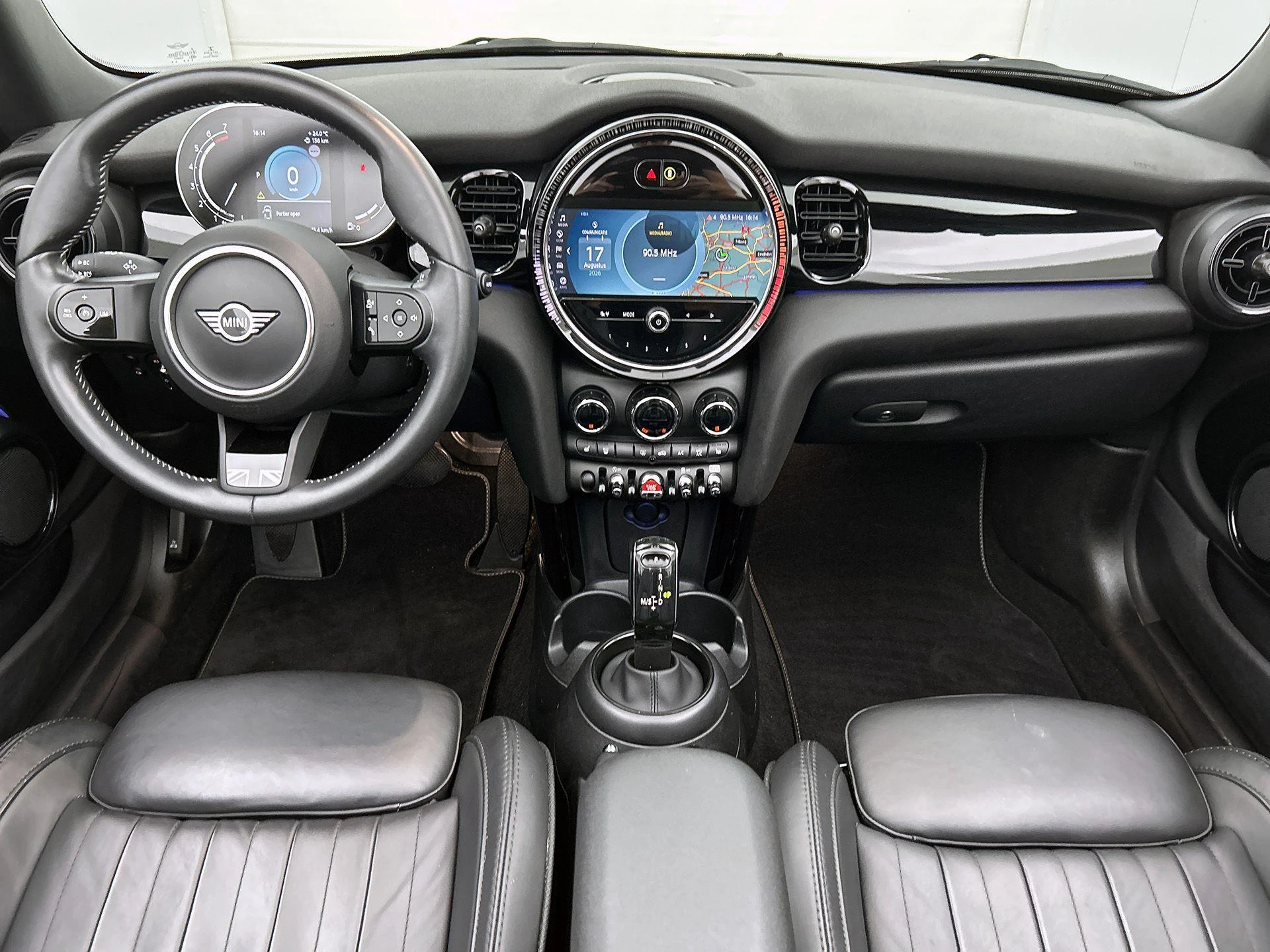 MINI-Cooper Cabrio-image-38