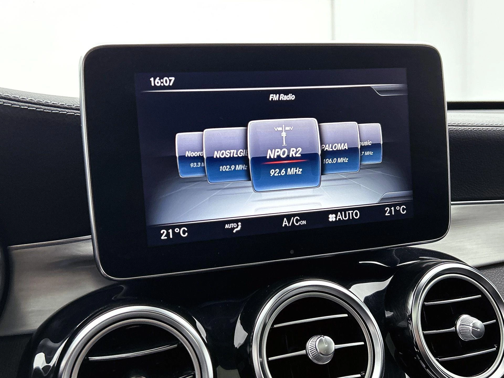 Mercedes-Benz-GLC-image-10