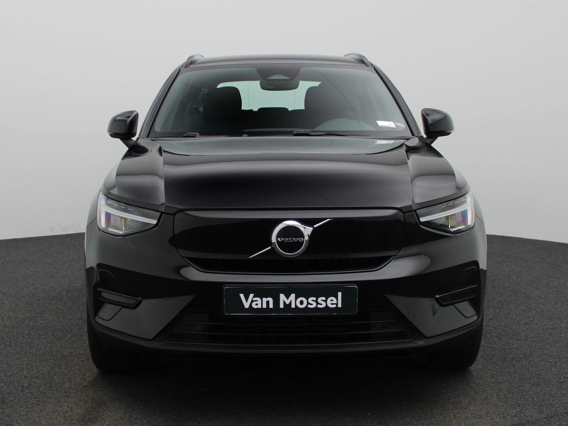 Volvo-EX40-image-2
