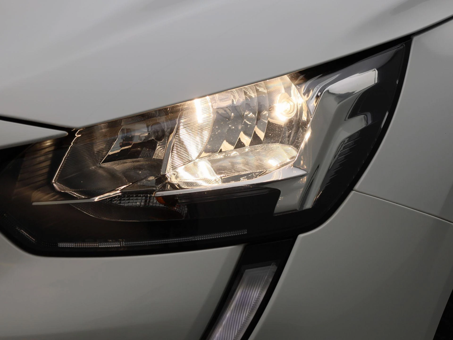 Peugeot-208-image-12