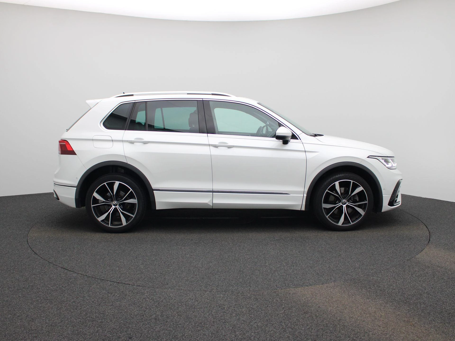 Volkswagen Tiguan 1.4 TSI eHybrid R-Line Business+ 245 PK|