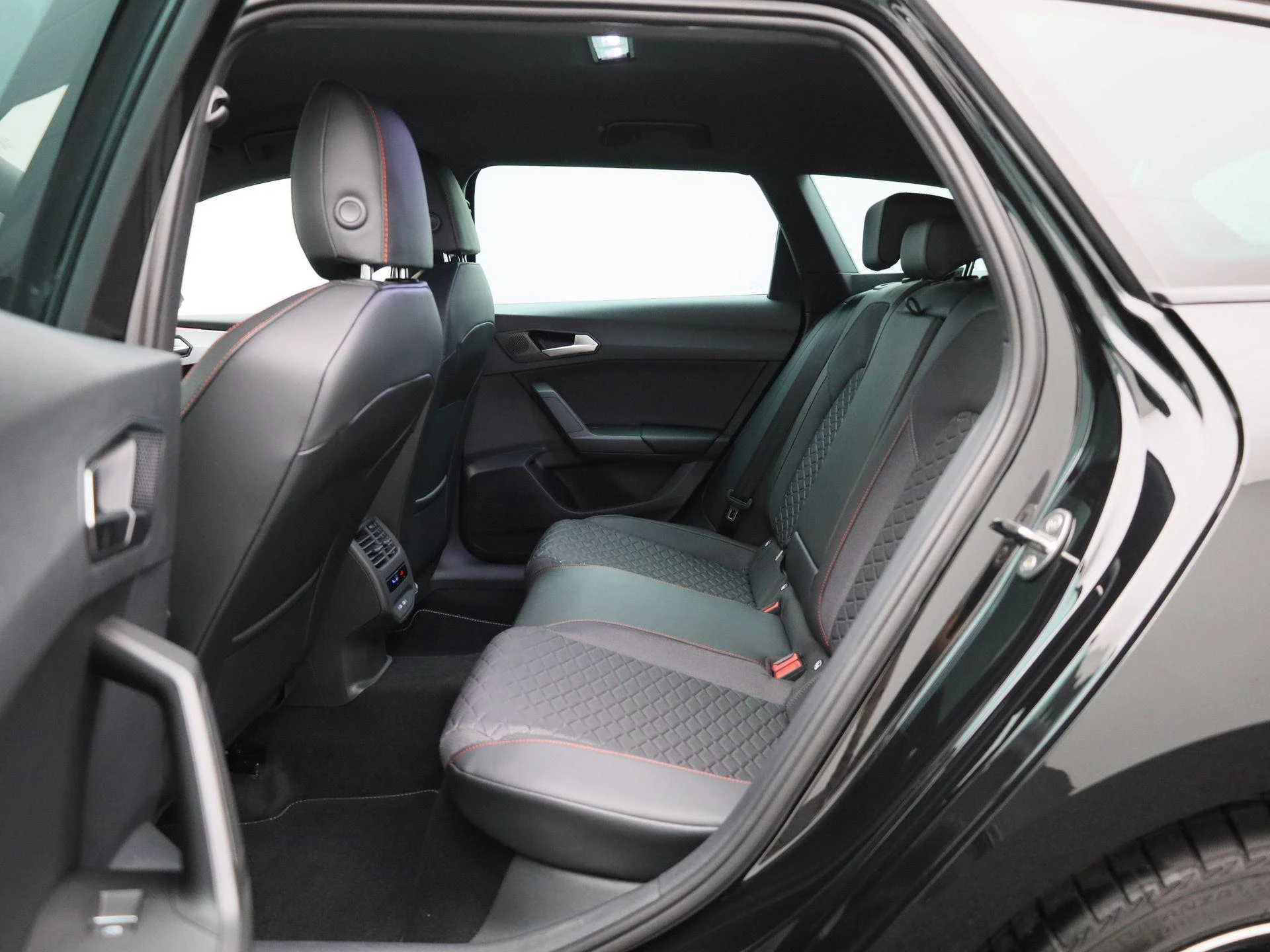 SEAT Leon Sportstourer 1.5 TSI e-Hybrid FR Business