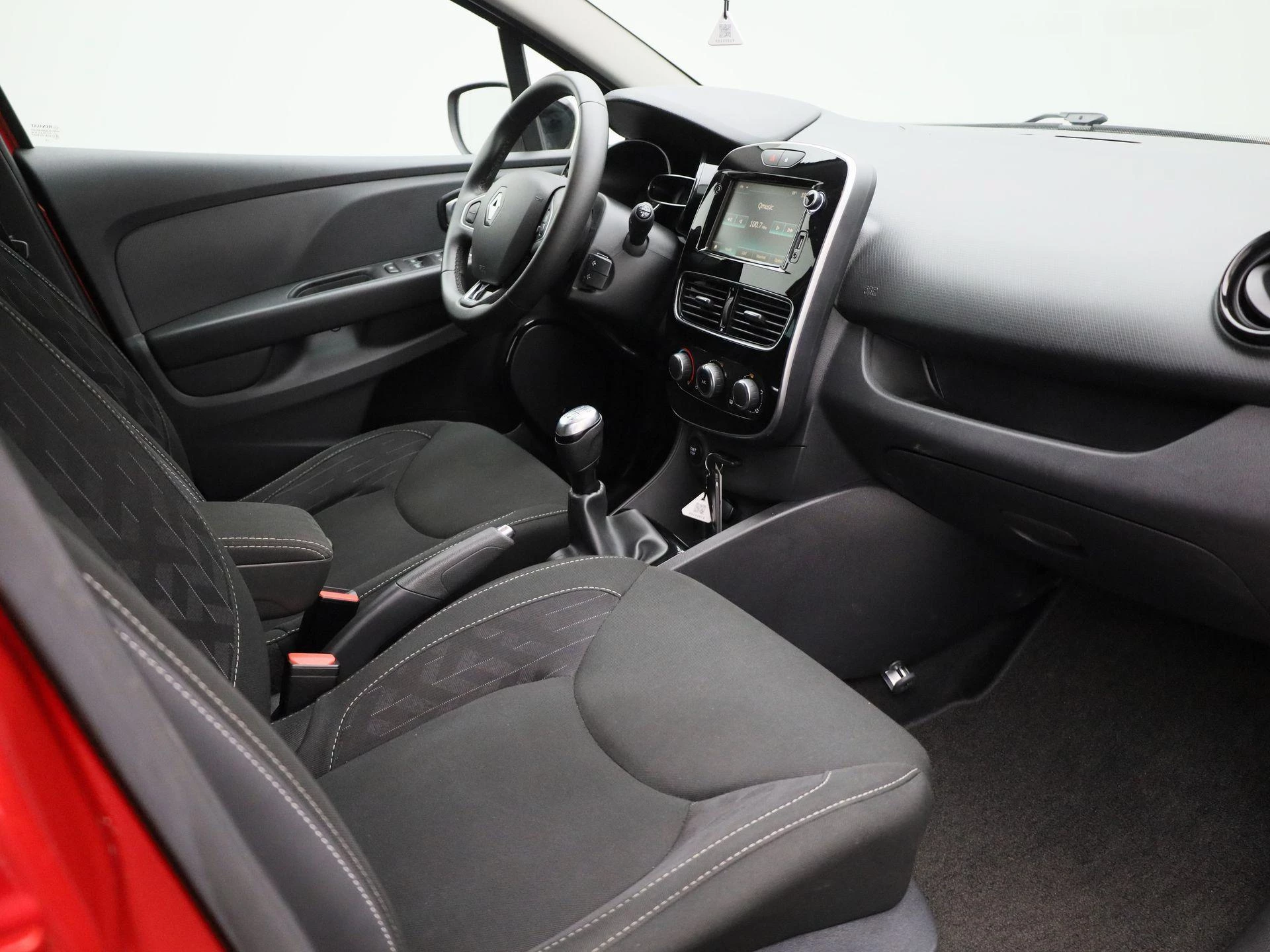 Renault-Clio-image-37