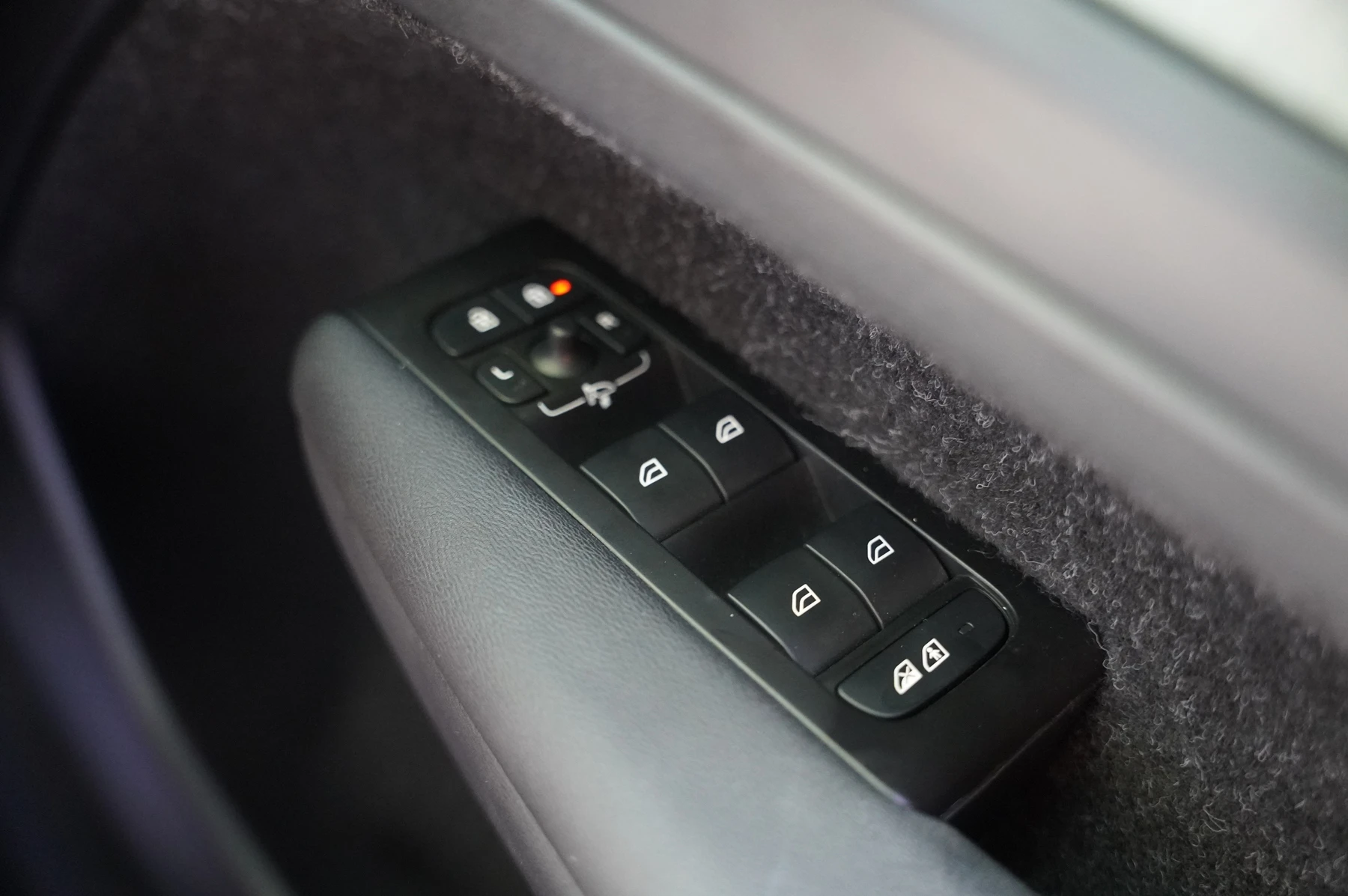 Volvo-XC40-image-18