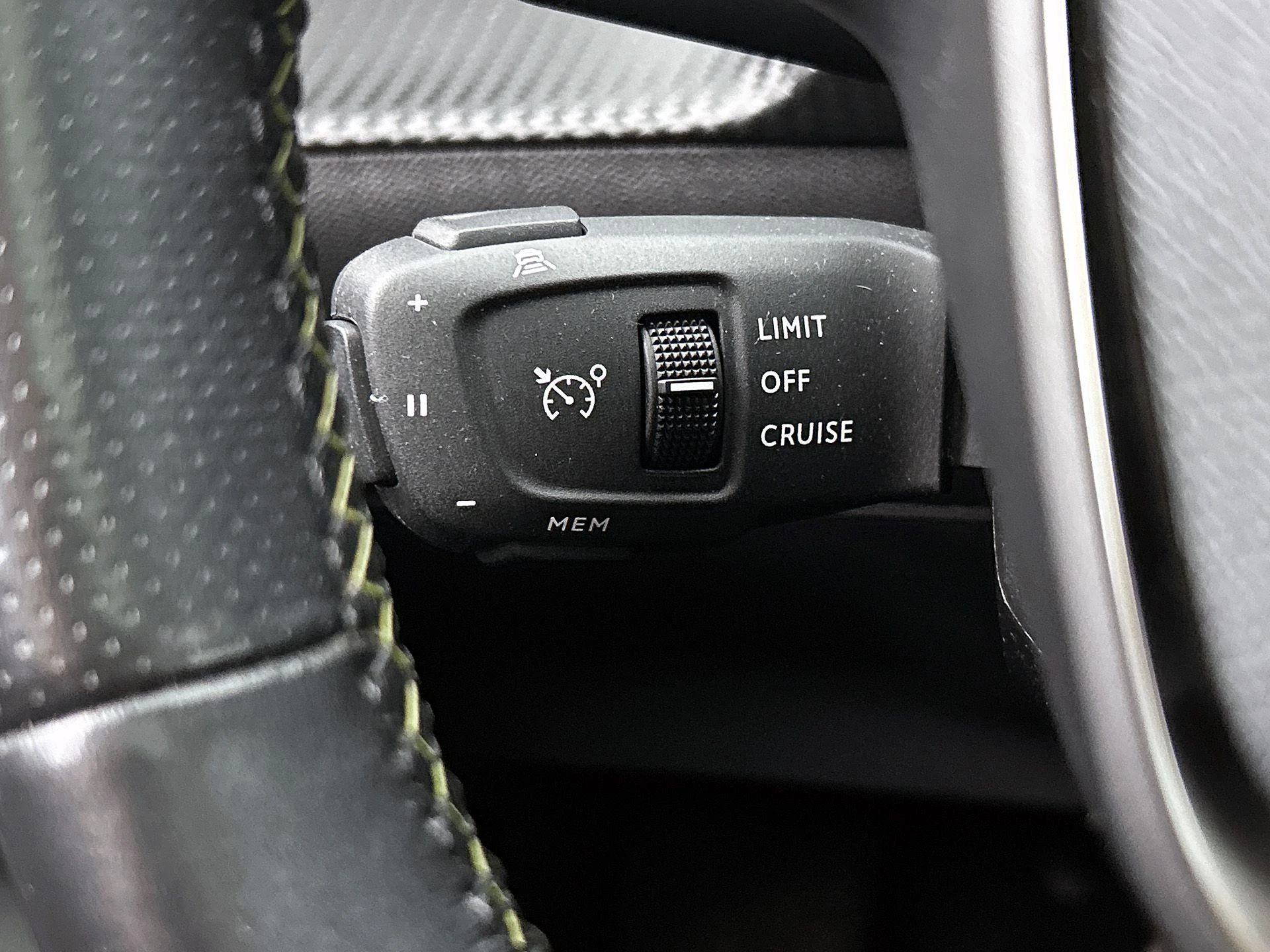 Peugeot-e-2008-image-5