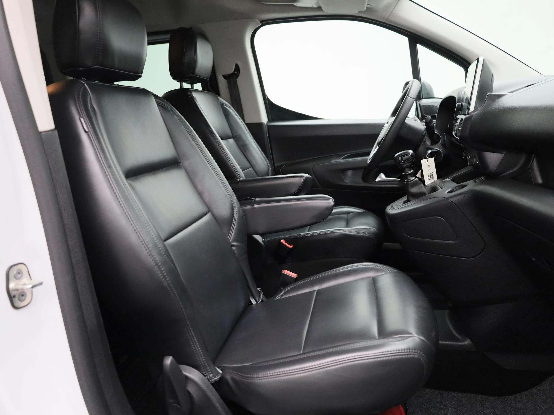 Opel-Combo Life-image-27