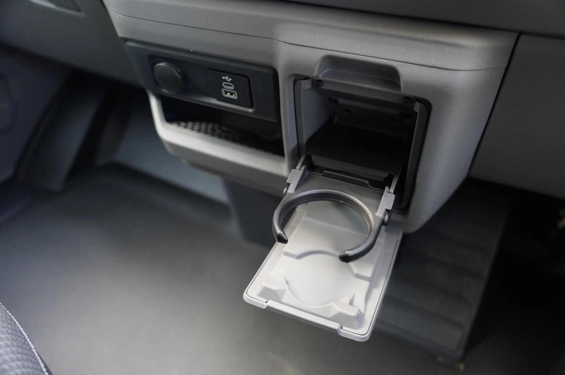 Volkswagen-Transporter-image-20