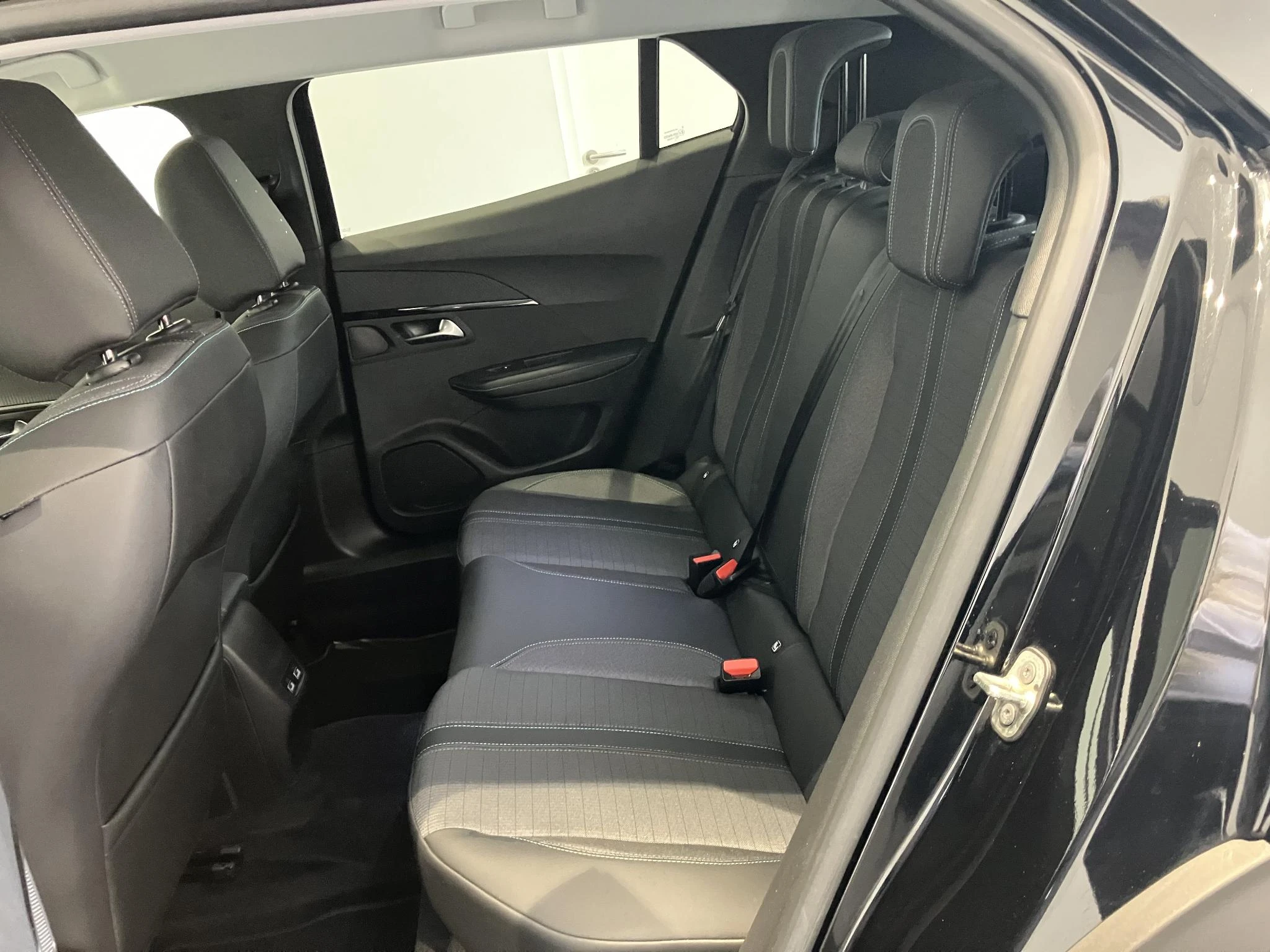 Peugeot-e-2008-image-11