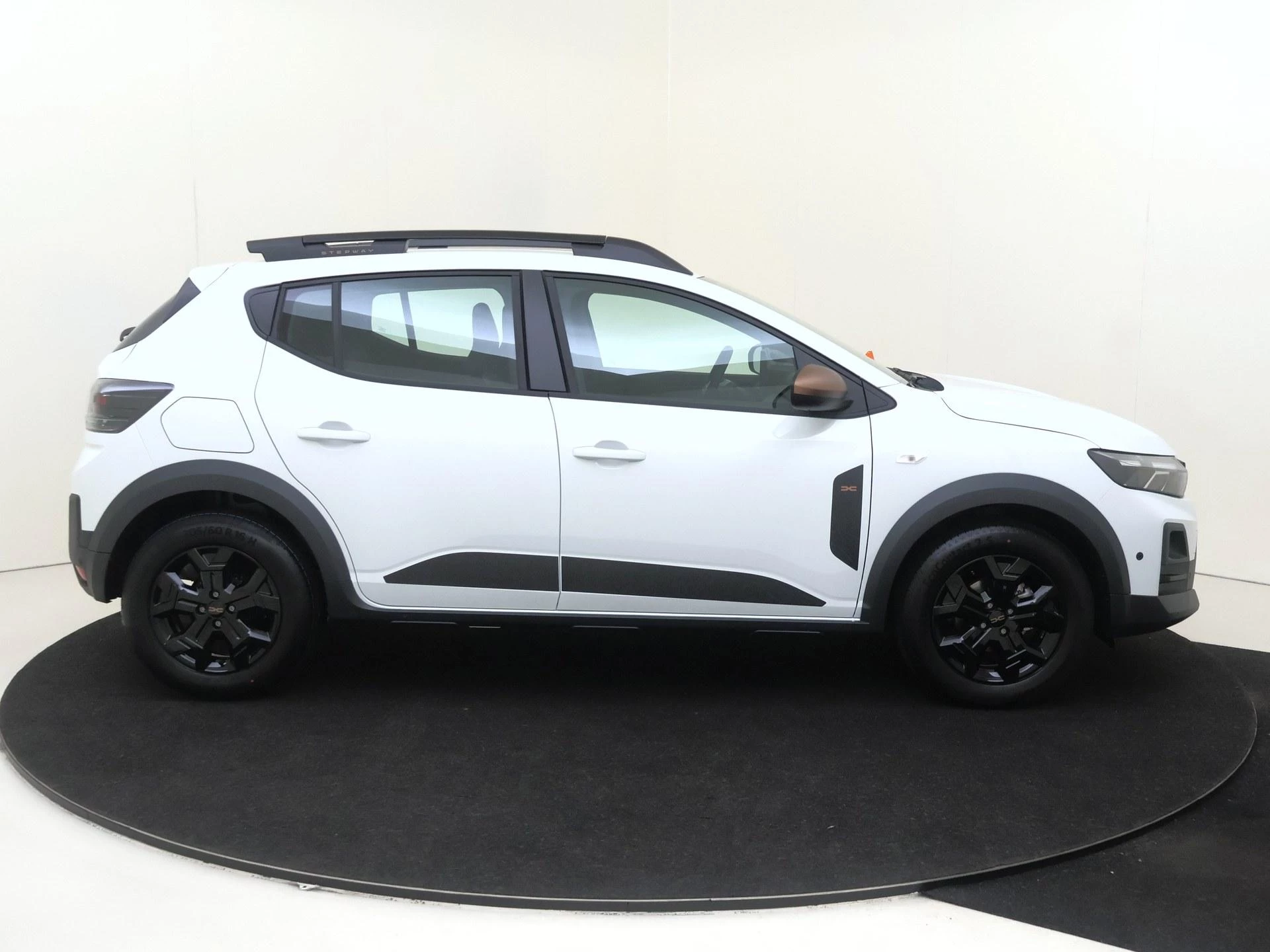 Dacia-Sandero Stepway-image-8