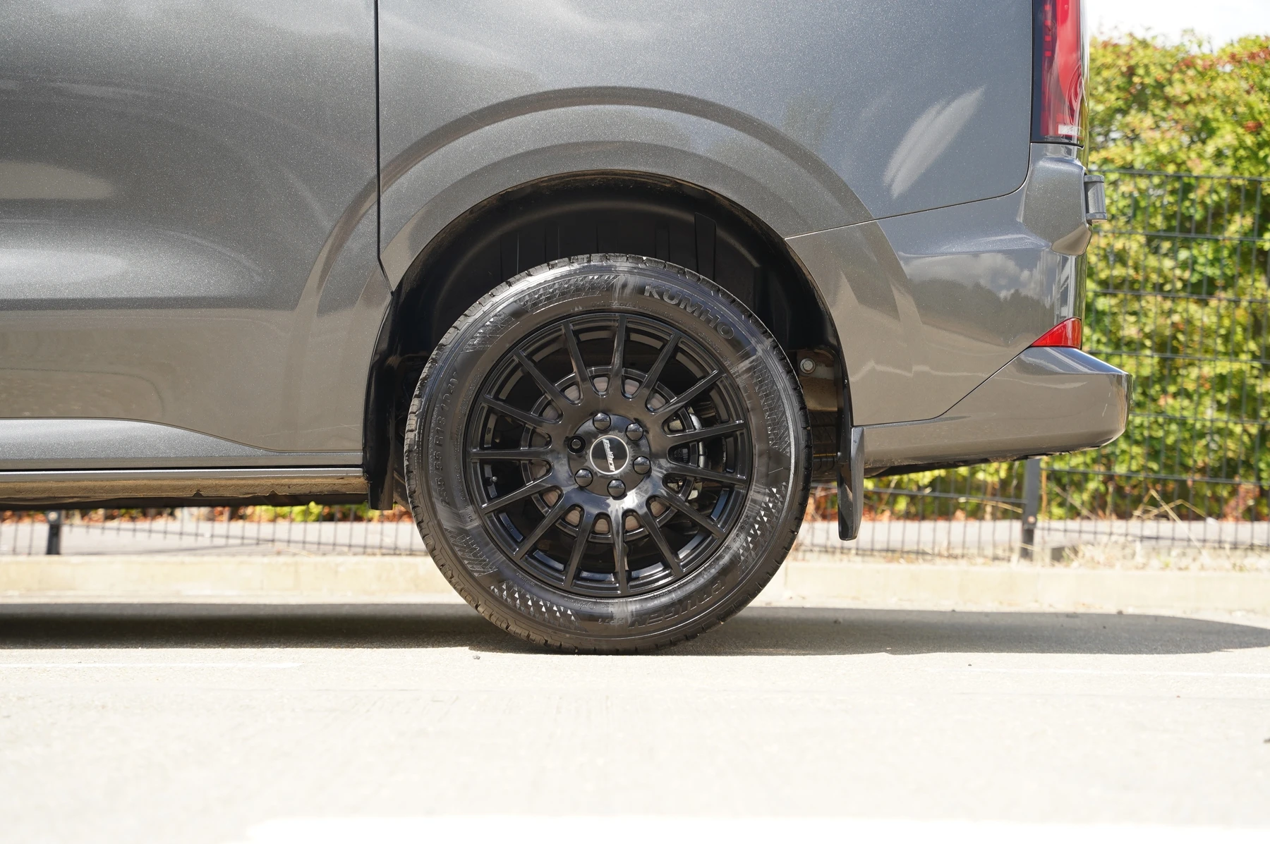 Volkswagen-Transporter-image-34