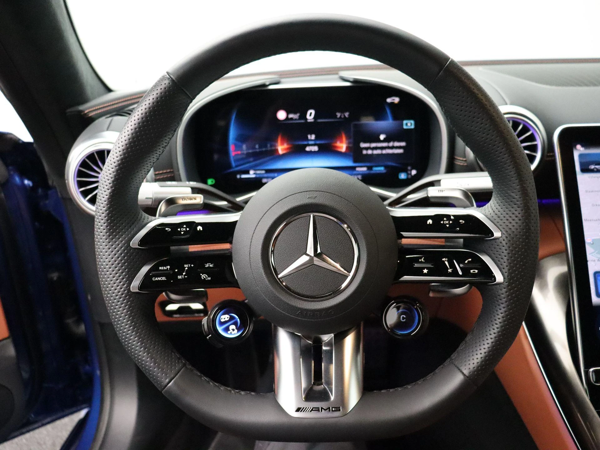Mercedes-Benz-SL-image-16