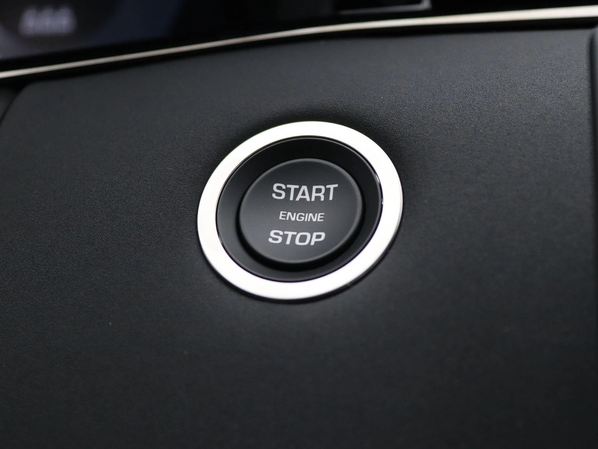 Land Rover-Range Rover Evoque-image-16