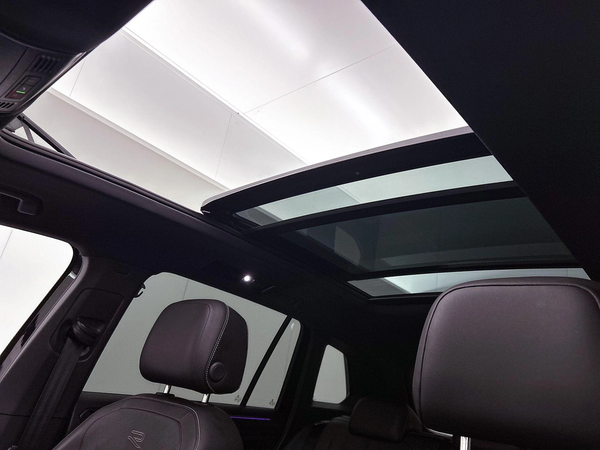 Volkswagen-Tiguan-image-35