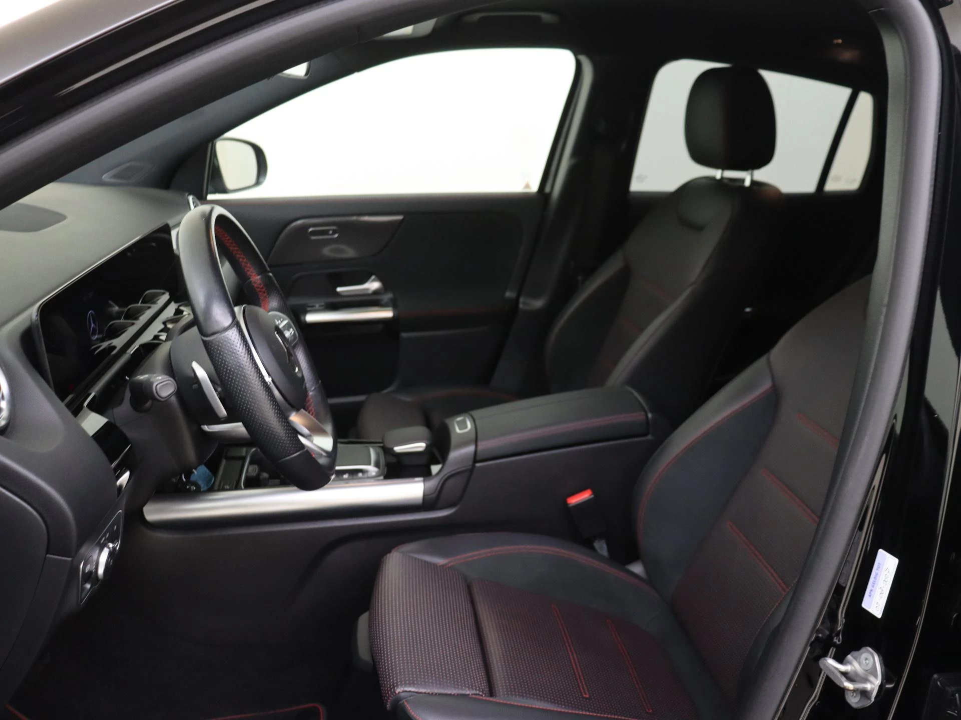 Mercedes-Benz-GLA-image-13