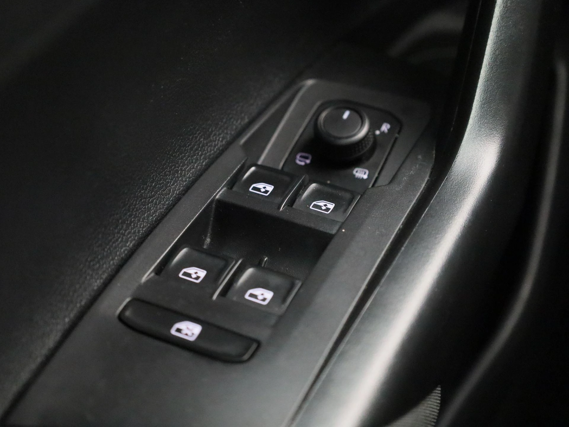 Volkswagen-Polo-image-30