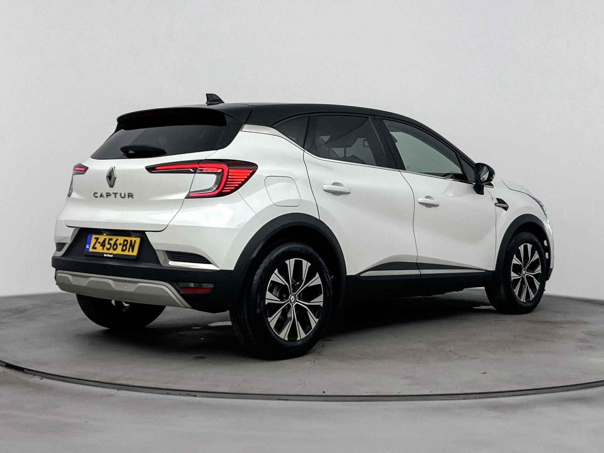 Renault Captur 1.3 mild hybrid 140Pk Techno