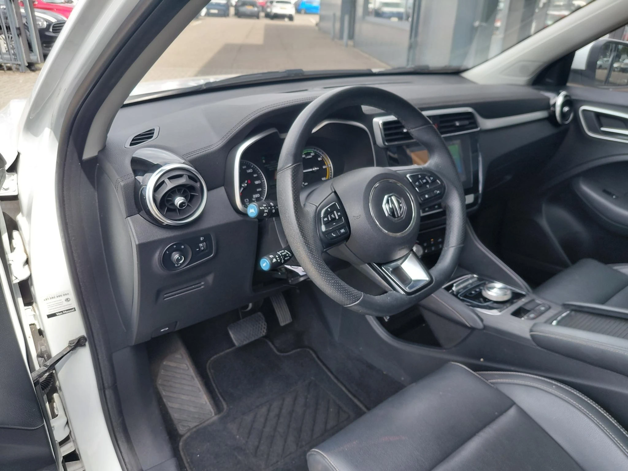 MG-ZS EV-image-13
