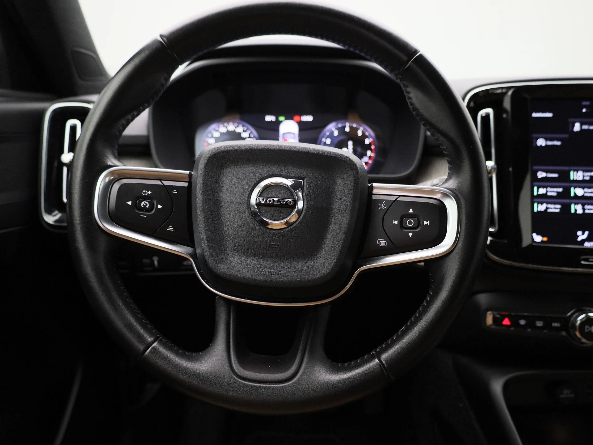 Volvo-XC40-image-7