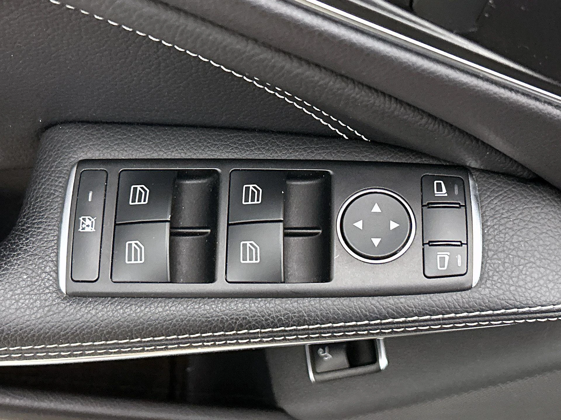 Mercedes-Benz-CLA-image-33