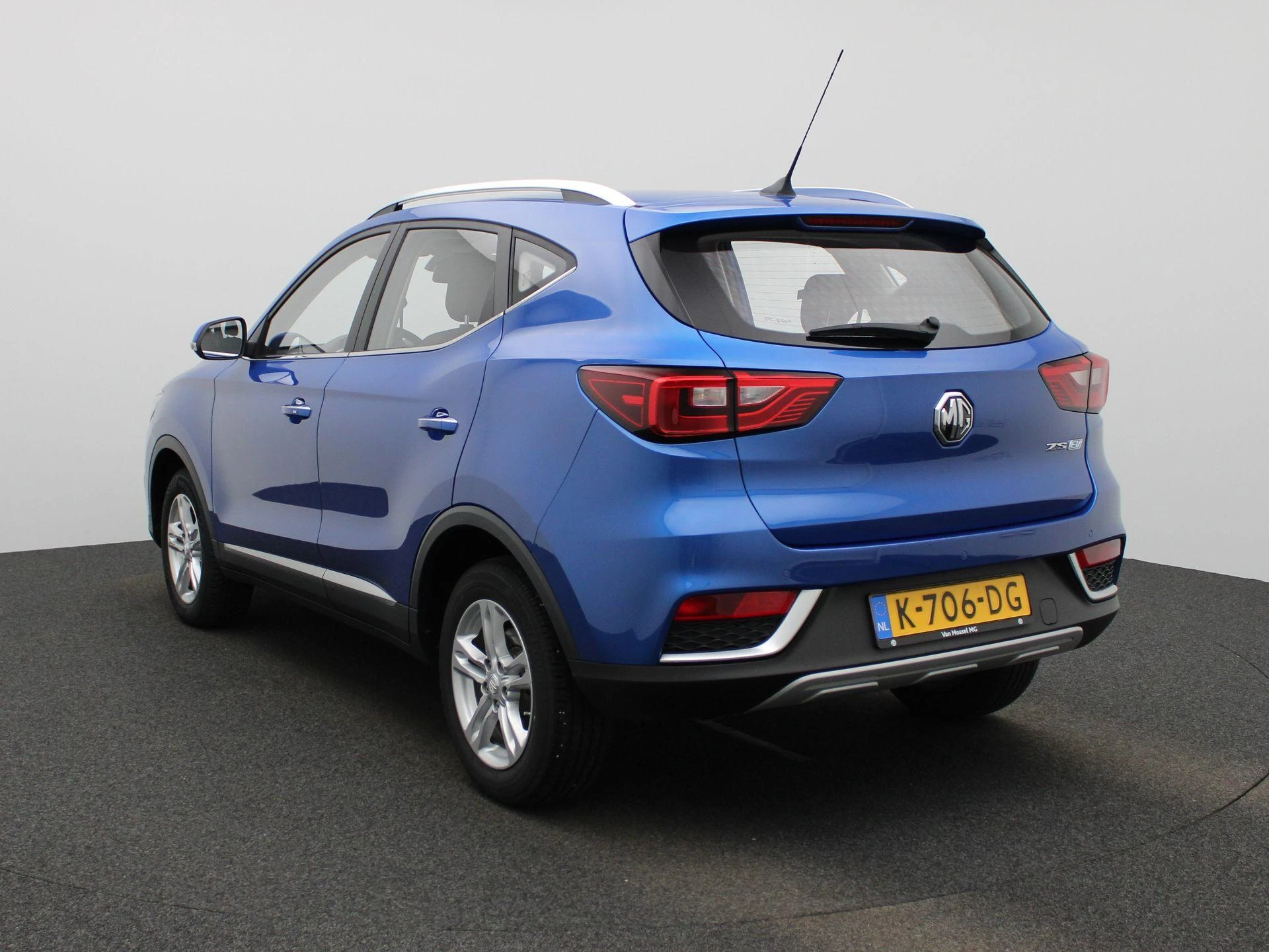 MG-ZS EV-image-1