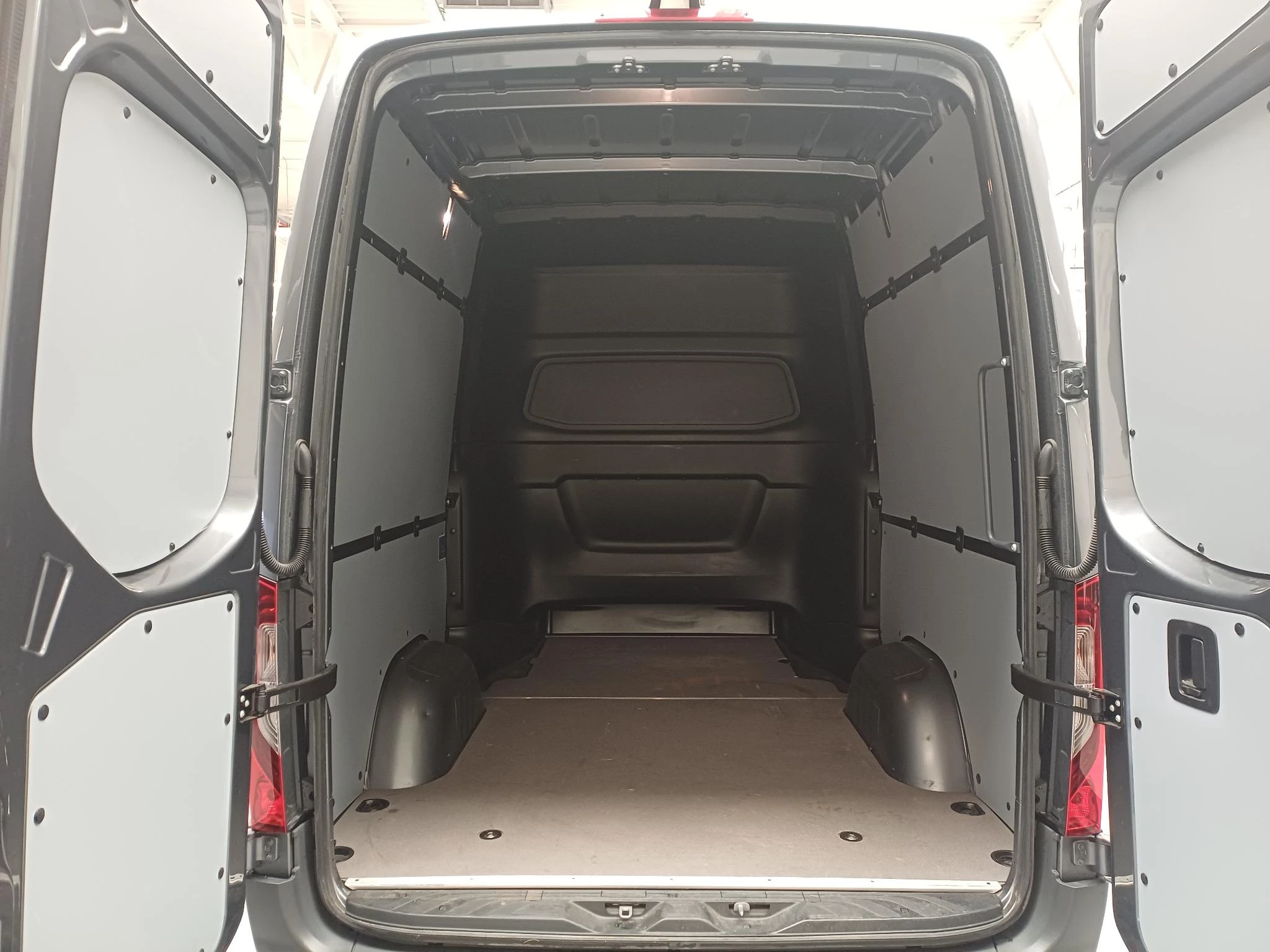 Mercedes-Benz Sprinter 319 CDI GB L2 RWD 3.5T + DUBBEL CABINE + LUCHTVERING +