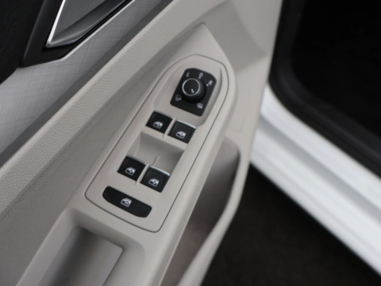 Volkswagen Golf VIII SW Golf 1.0eTSI Life 110PK *AUTOMAAT*LANE-ASSIST*ACC*PDC*APP-CONNECT*...*