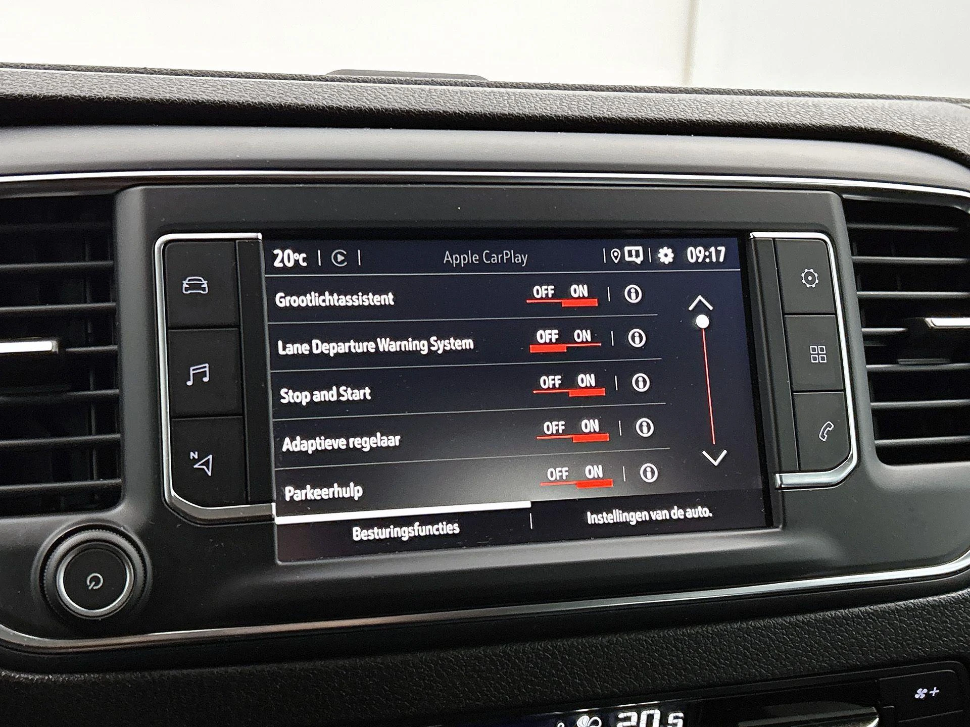 Opel-Vivaro-image-24