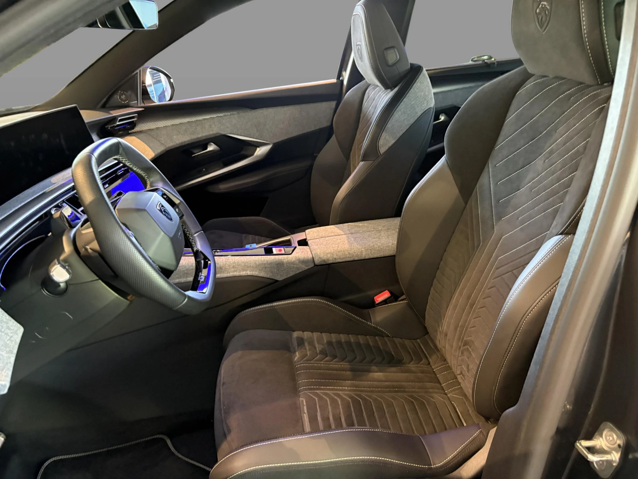 Peugeot-e-5008-image-13
