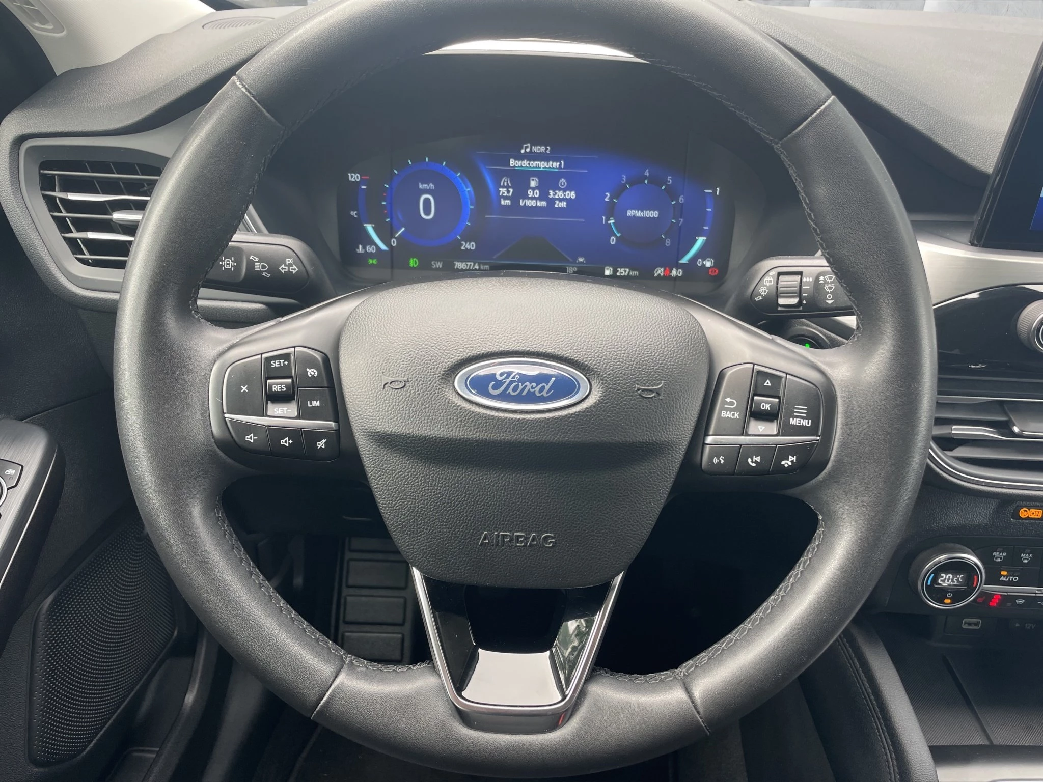 Ford Kuga Titanium NAVI | WINTER-PAKET | WINTERRÄDER