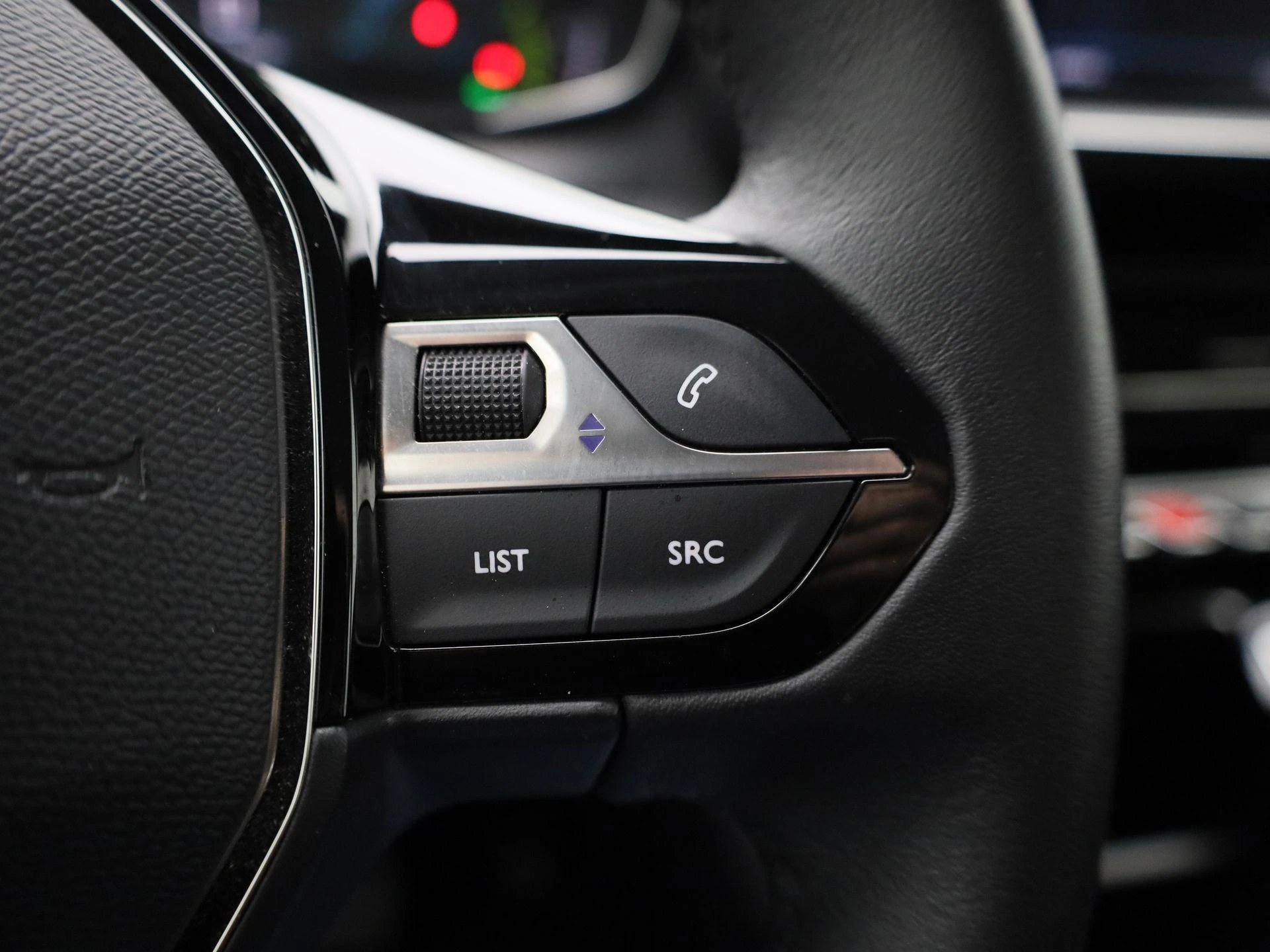 Peugeot-e-208-image-18