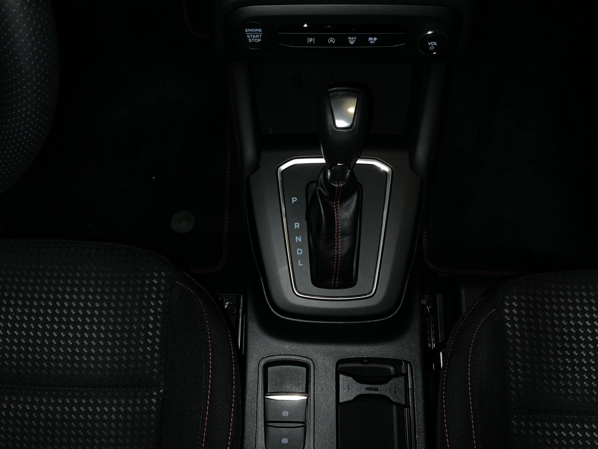 Ford Focus ST-Line X Turnier Aut.*AHK*ACC*HUD*KAM*NAVI*WINTER-PKT.